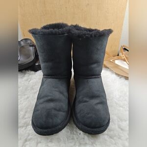 UGG Black Bailey Bow Ankle Boots  Women’s Size 5:
